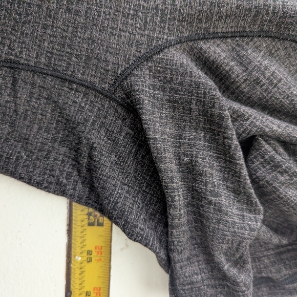 Men's Lululemon Heathered Black XL In Mind Athletic Tshirt - Picture 4 of 5